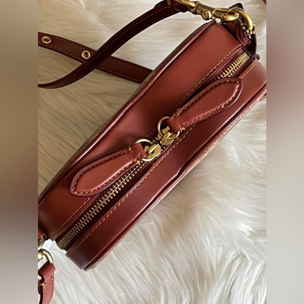 CE726 - Coach Heart Crossbody in Signature Canvas - Picture 6 of 12